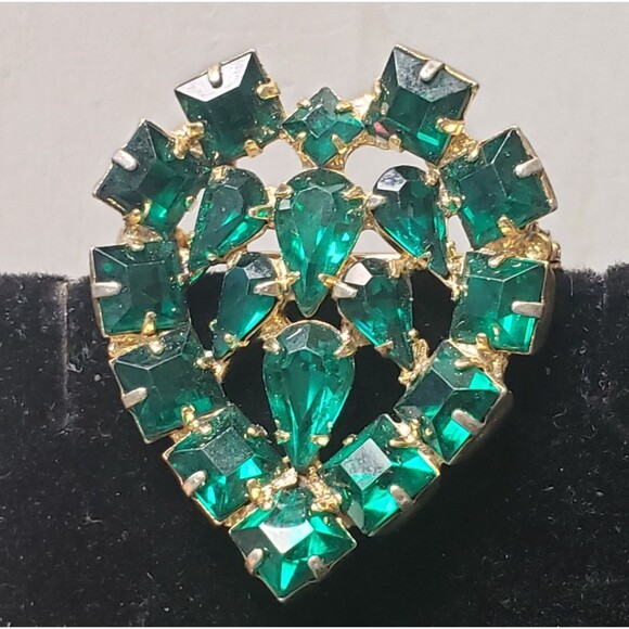 Vintage Emerald Green Rhinestone Heart Prong Set Gold Tone Brooch - Picture 7 of 16